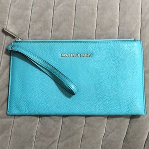 Michael Kors Mercer Large Zip Clutch